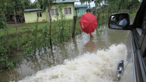 Hochwasser in denStraßen von Sta. Cruz (Michael Reckordt, Juli 2015)