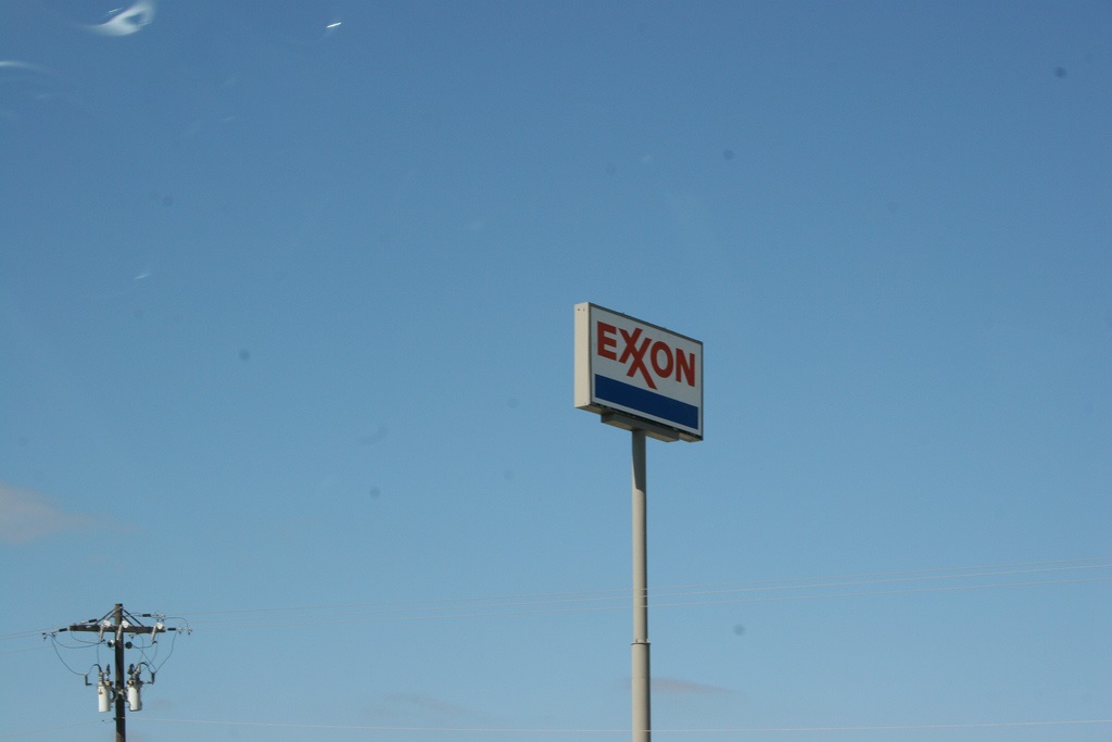 #ExxonKnew – auch in Europa: morgen findet die erste Anhörung zur Klimalügenmaschinerie des Ölgiganten in Brüssel statt